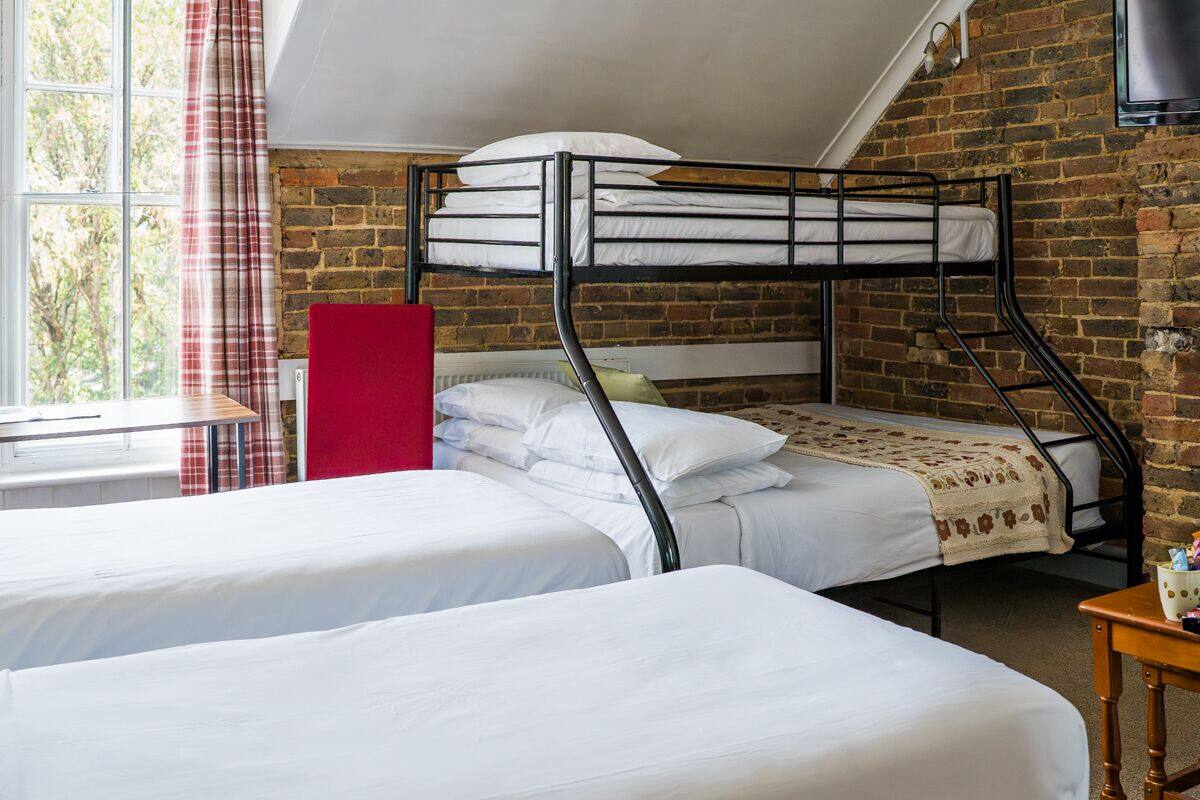 Standard Suite, Ensuite (Sleeps upto 5 people)