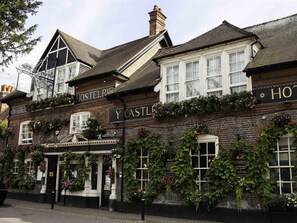 Exterior - The Castle Inn Hotel (Steyning)