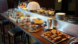 A buffet with various food items and utensils. - La Chaumette Porte des Suds (Privas)