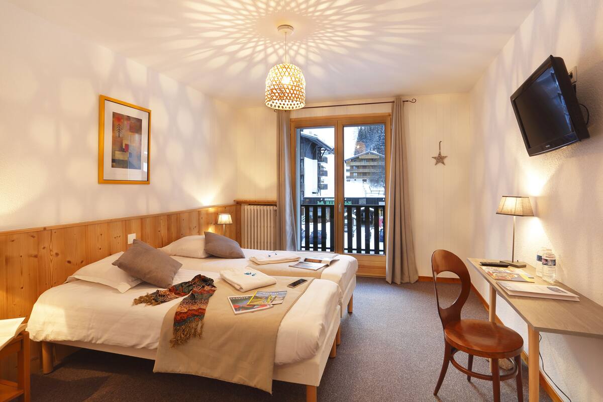 basic double room | free cots/infant beds, free wifi, bed sheets