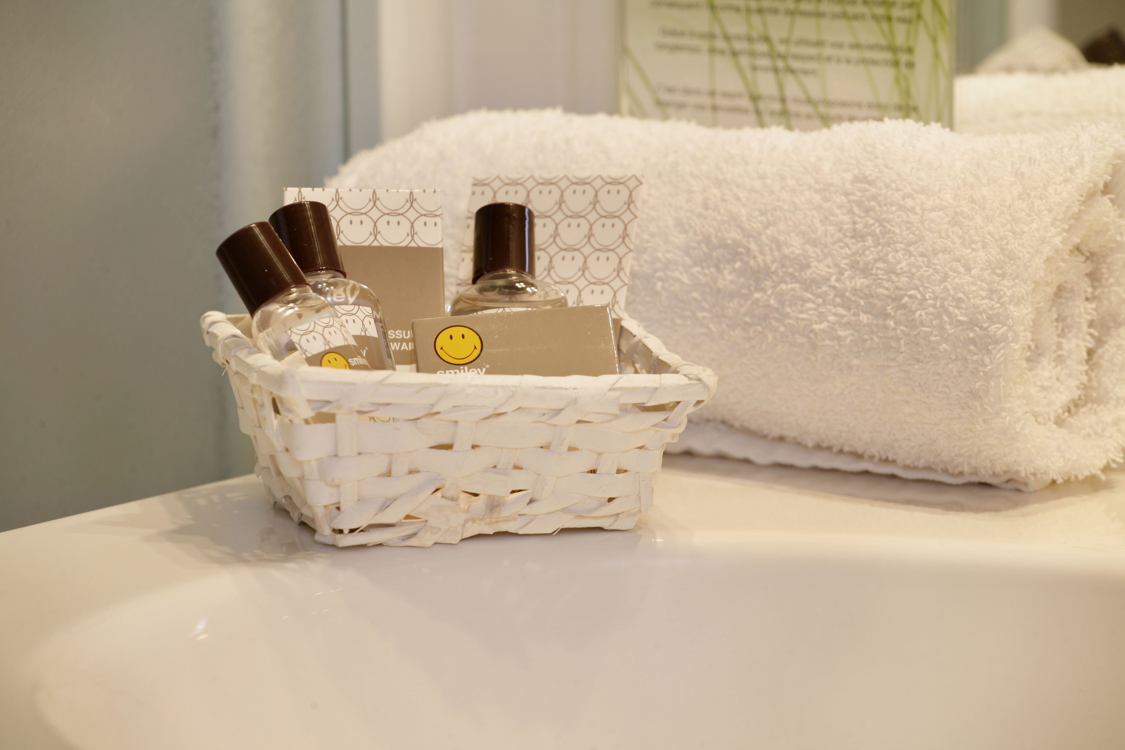 shower, free toiletries, towels