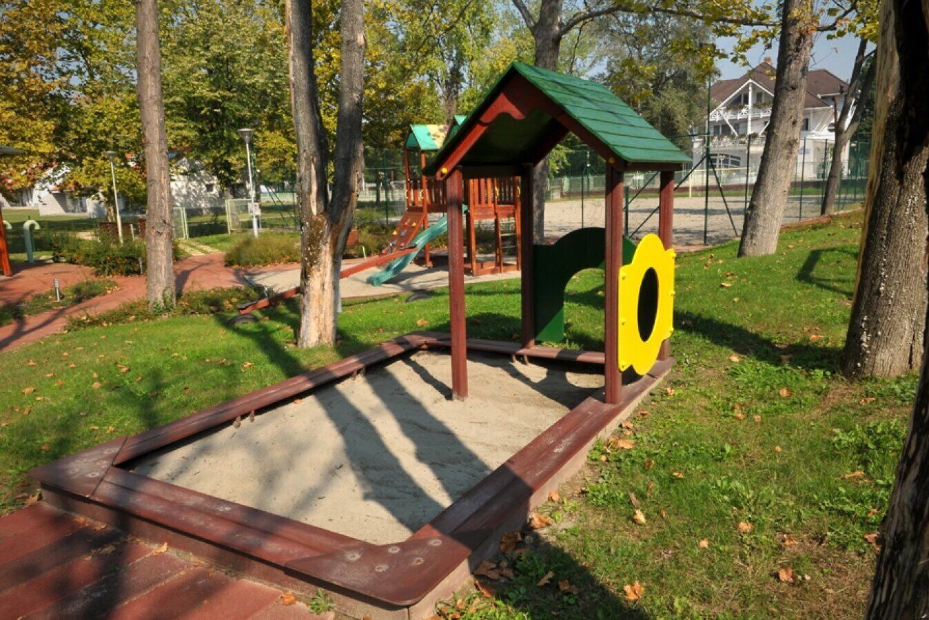 Children’s play area – outdoor