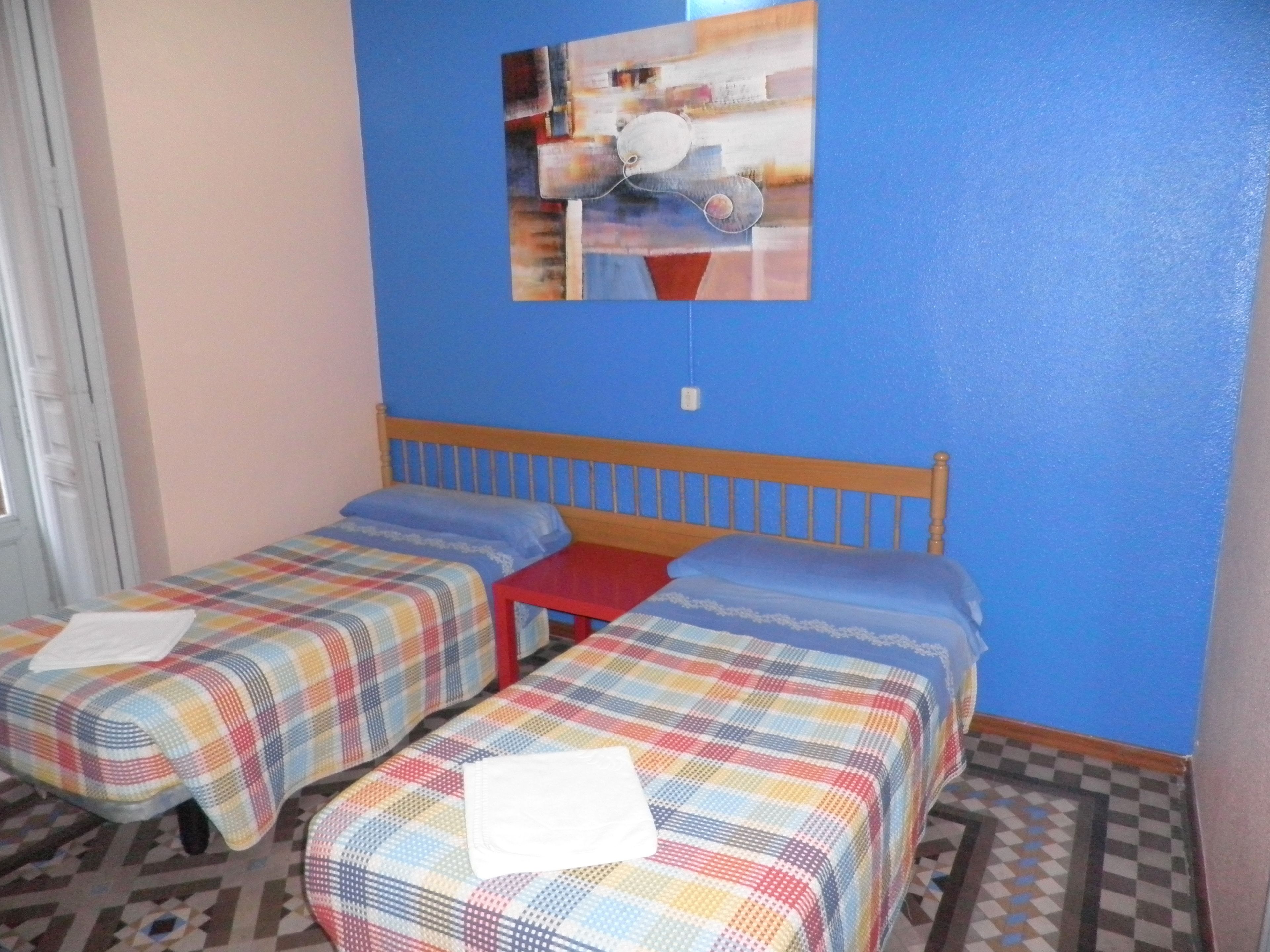 Double Room, 2 Katil Bujang (Single) (Linen + Shower) | Meja, Wi-fi percuma, cadar katil 