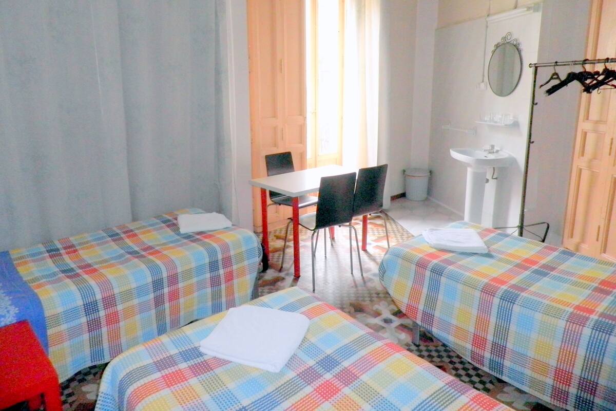 Meja, Wi-fi percuma, cadar katil