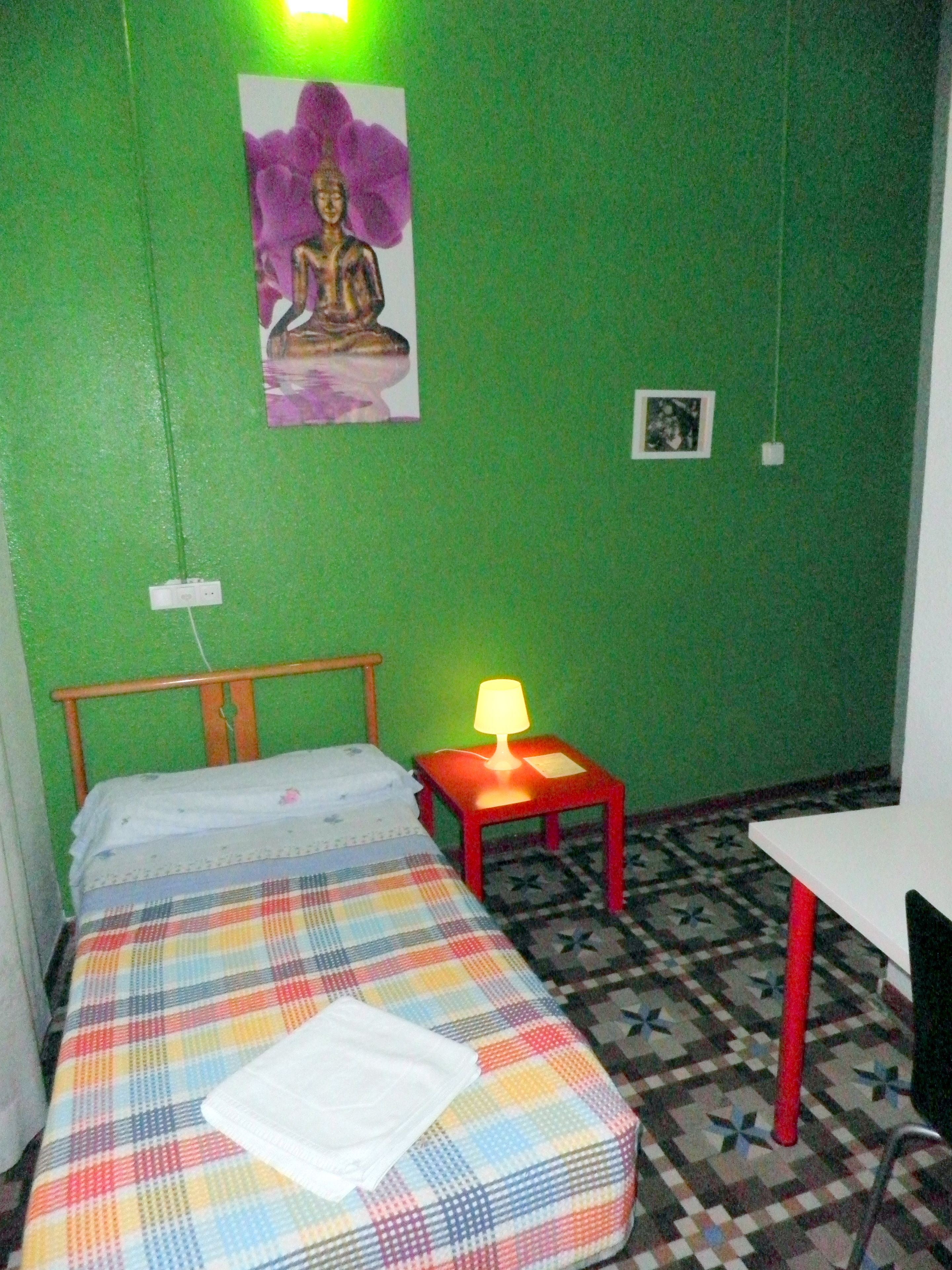 Single Room, Shared Bathroom | Meja, Wi-fi percuma, cadar katil 
