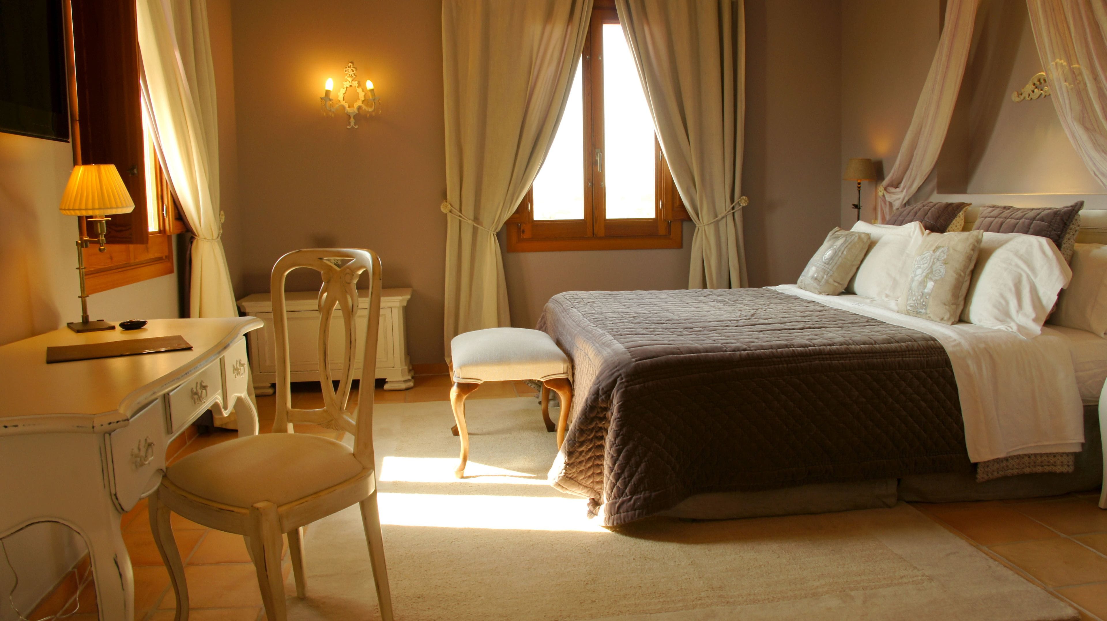 superior double room | down duvets, individually decorated, desk, soundproofing