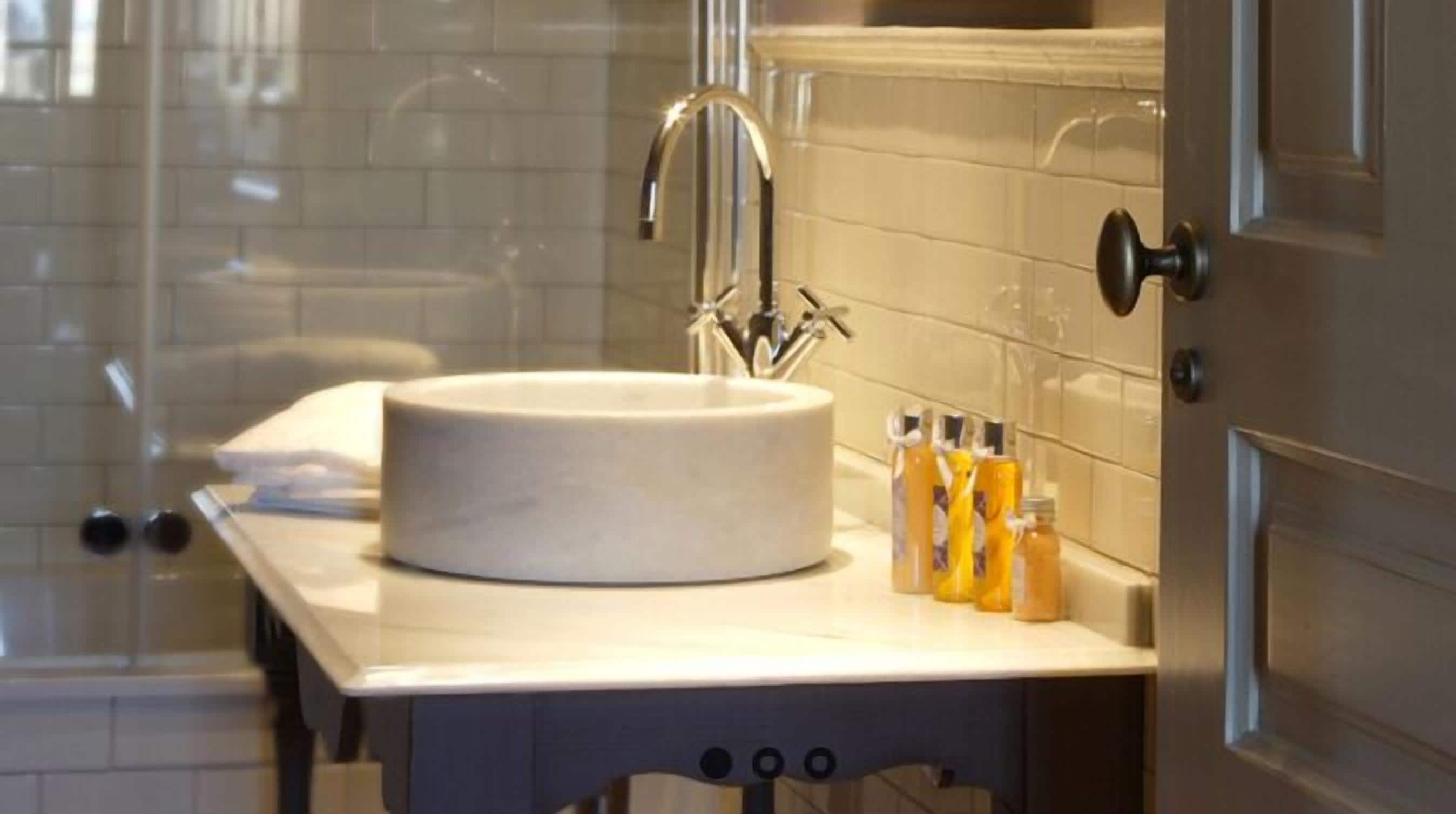 standard double room | bathroom sink