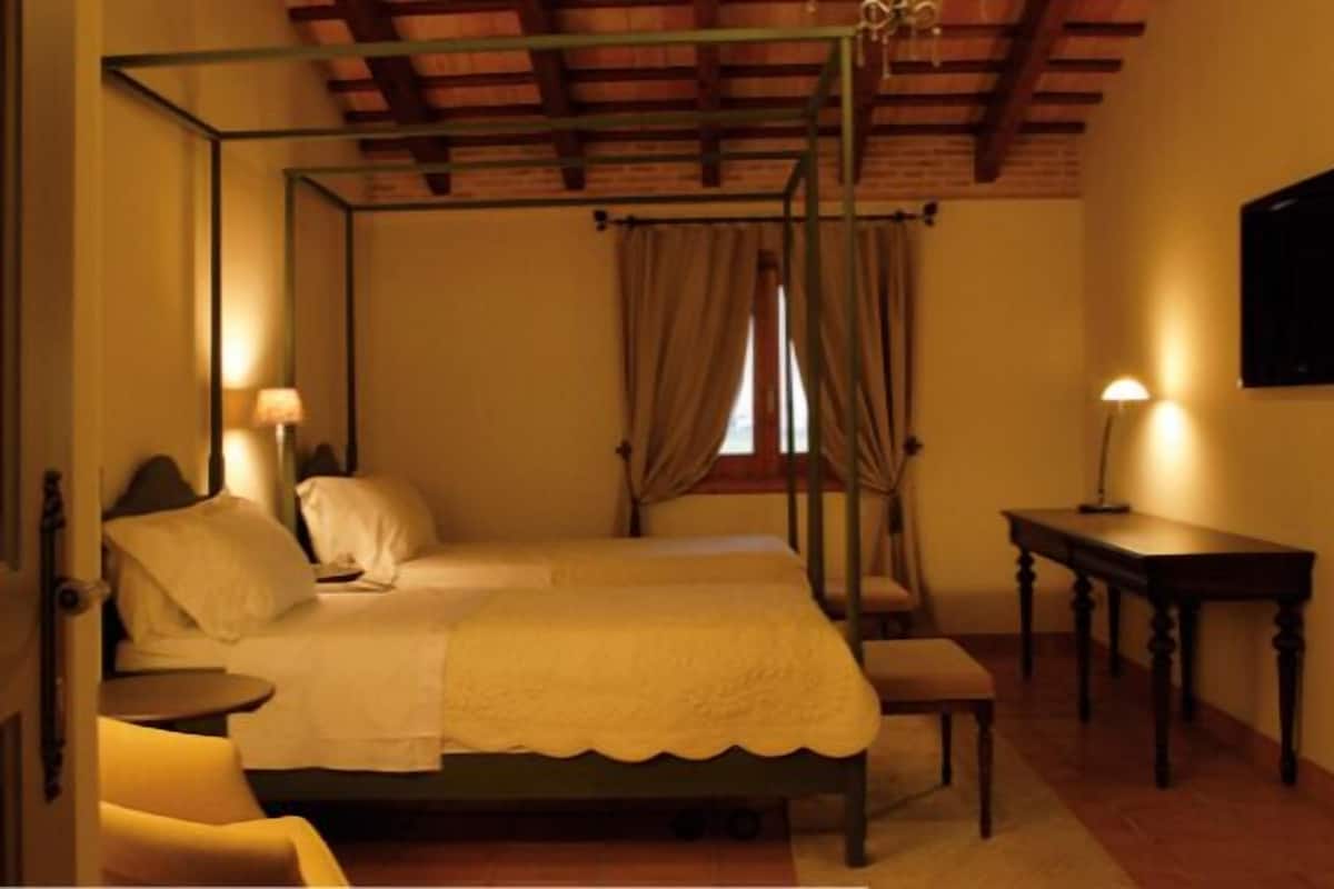 superior double room | down duvets, individually decorated, desk, soundproofing