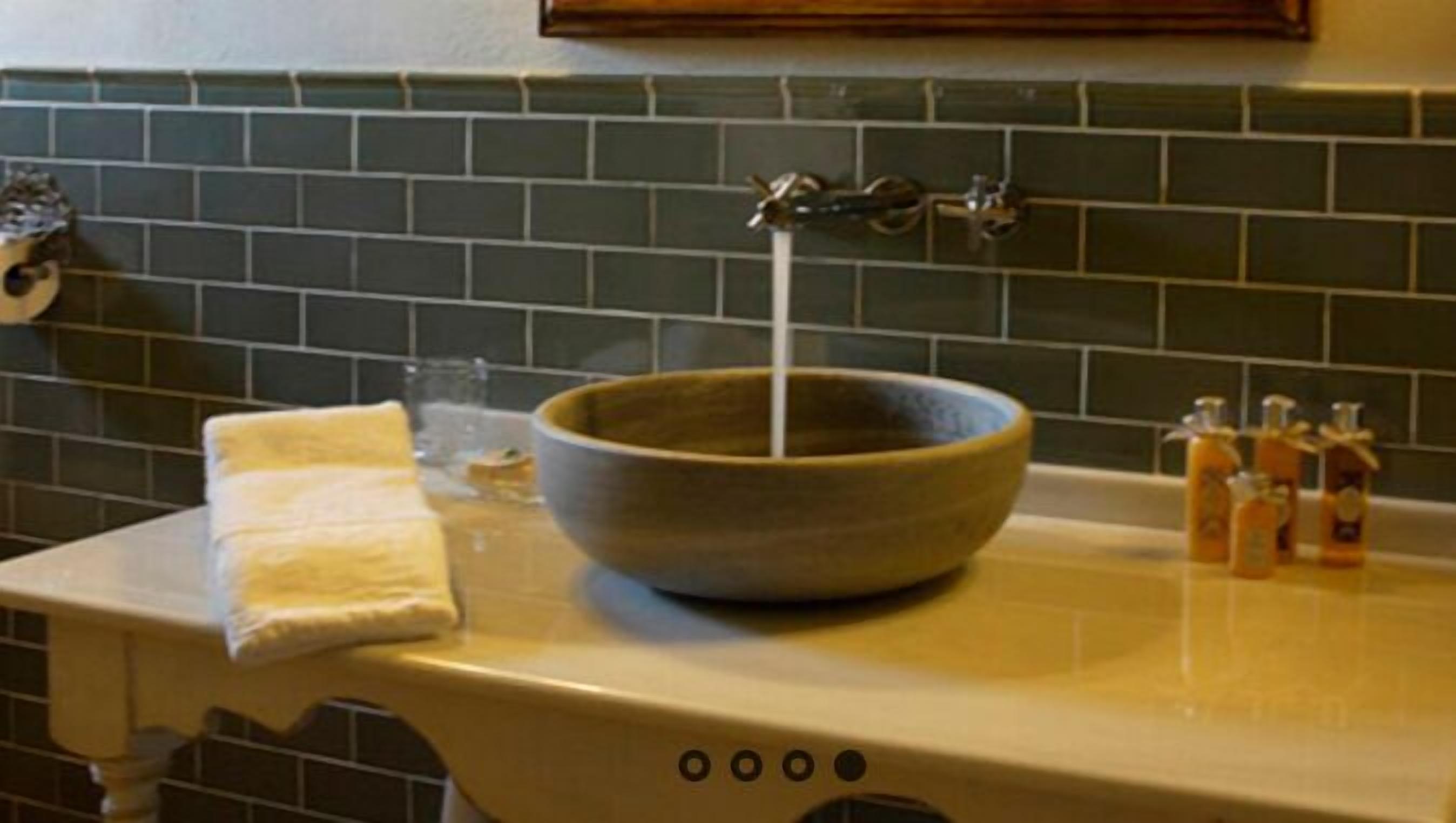 quadruple room | bathroom sink