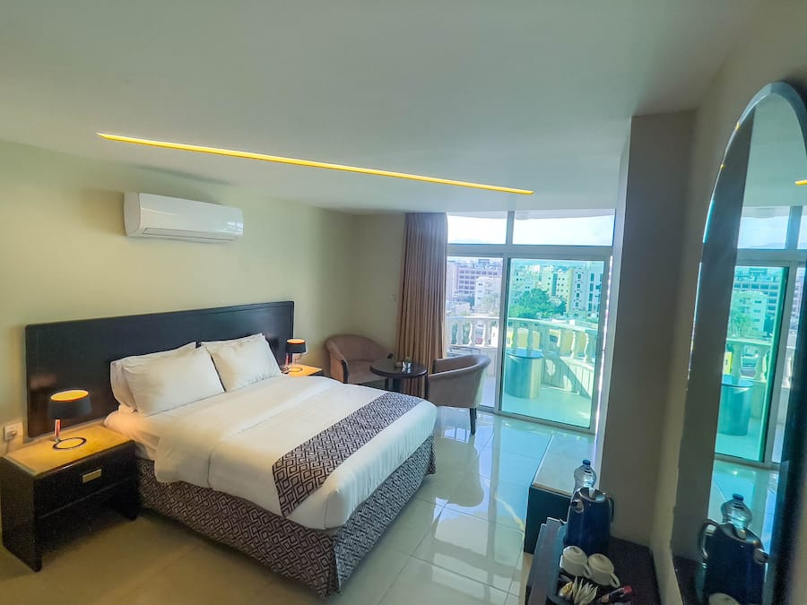 Ropa de cama hipoalergénica y minibar