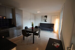 Quadruple Room, 1 Bedroom, Kitchen (Jade) | Living room | Flat-screen TV - Letzigrund Apartments (Zürich)