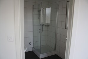 Quadruple Room, 2 Bedrooms, Terrace (Violet) | Bathroom shower - Letzigrund Apartments (Zürich)