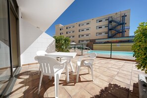 1 bedroom, premium bedding, desk, laptop workspace