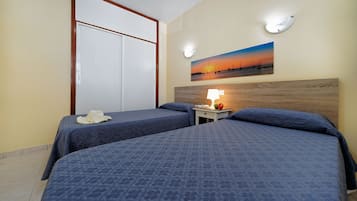 1 bedroom, premium bedding, desk, laptop workspace