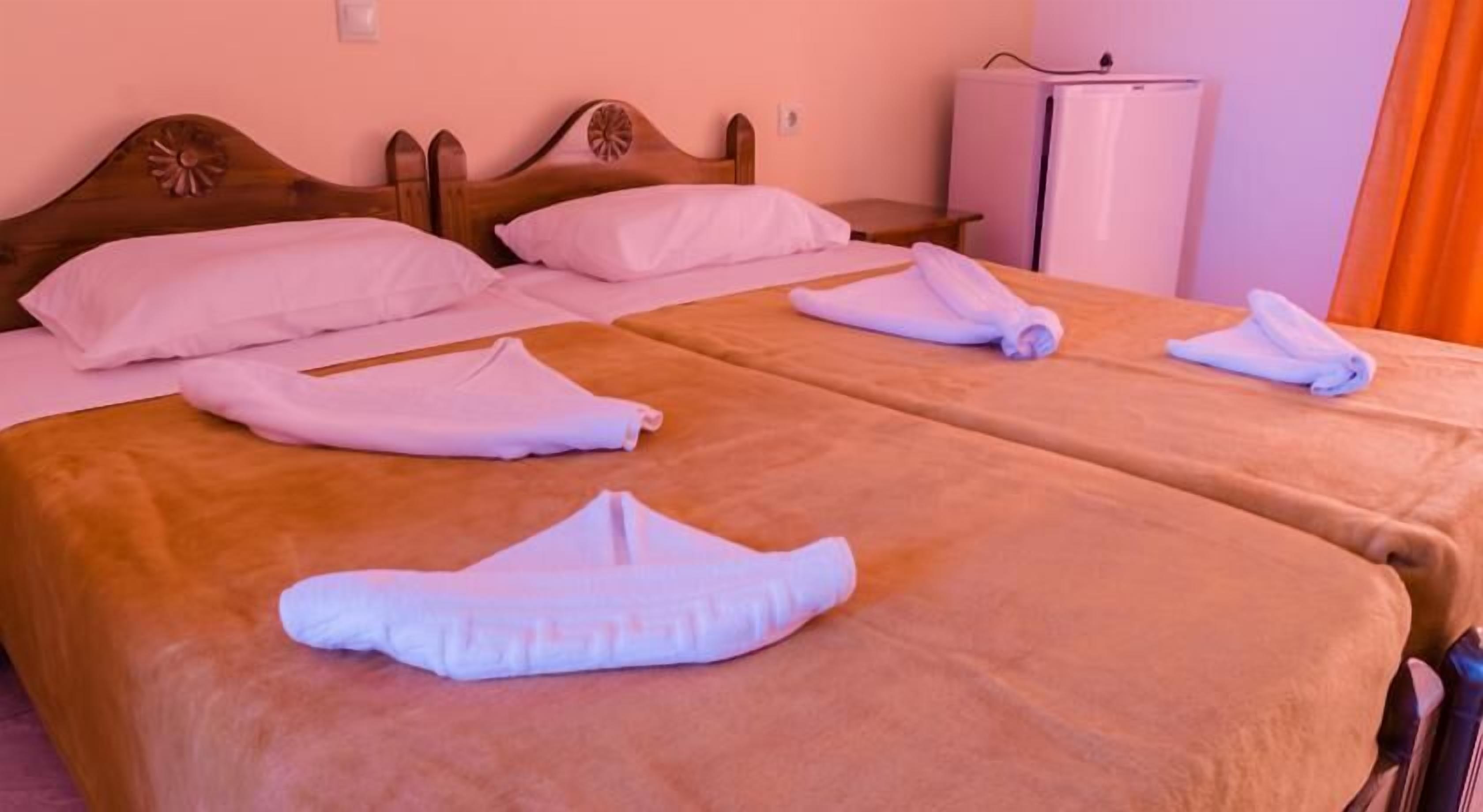 family room | in-room safe, soundproofing, free wifi, bed sheets