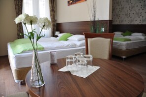 Habitació quàdruple | Matalassos de la marca Select Comfort, escriptori i wifi gratuïta