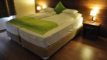 Standaard kamer, 1 twee- of 2 eenpersoonsbedden | Select Comfort-bedden, een bureau, gratis wifi