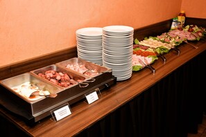 Daily buffet breakfast for a fee - Elit Hotel (Budapest)