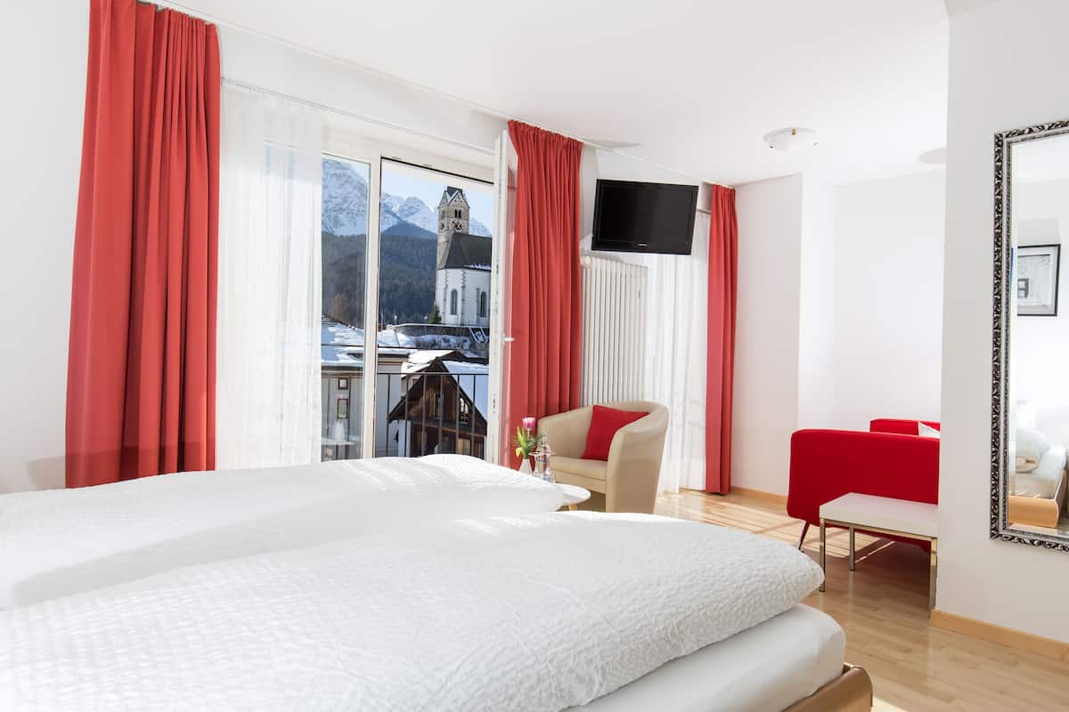 Premium bedding, down comforters, in-room safe, desk