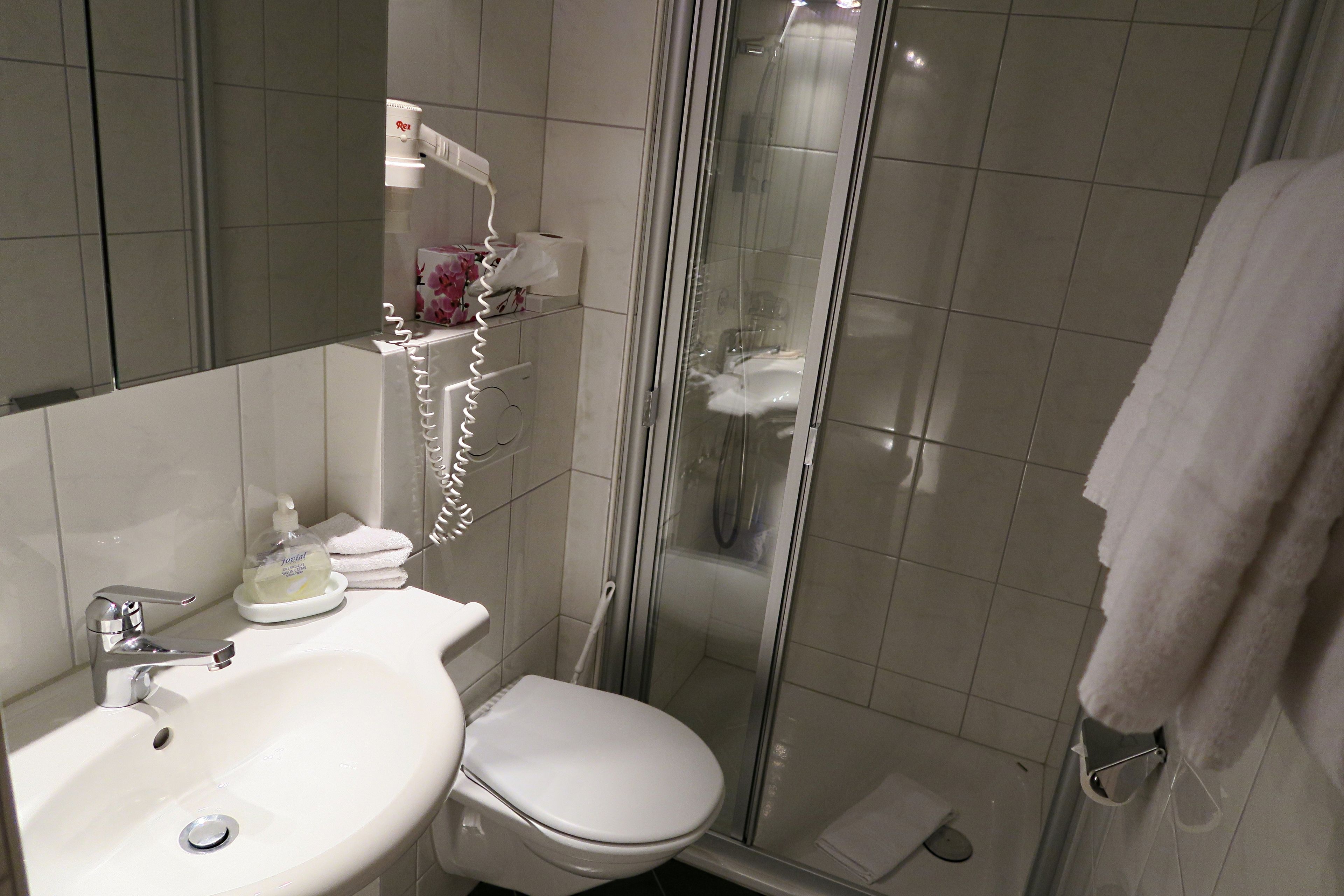 standard double room | bathroom | hair dryer, towels, soap, shampoo