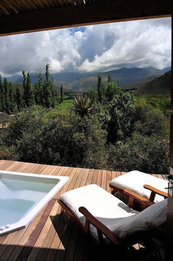 室外游泳池,日光浴躺椅