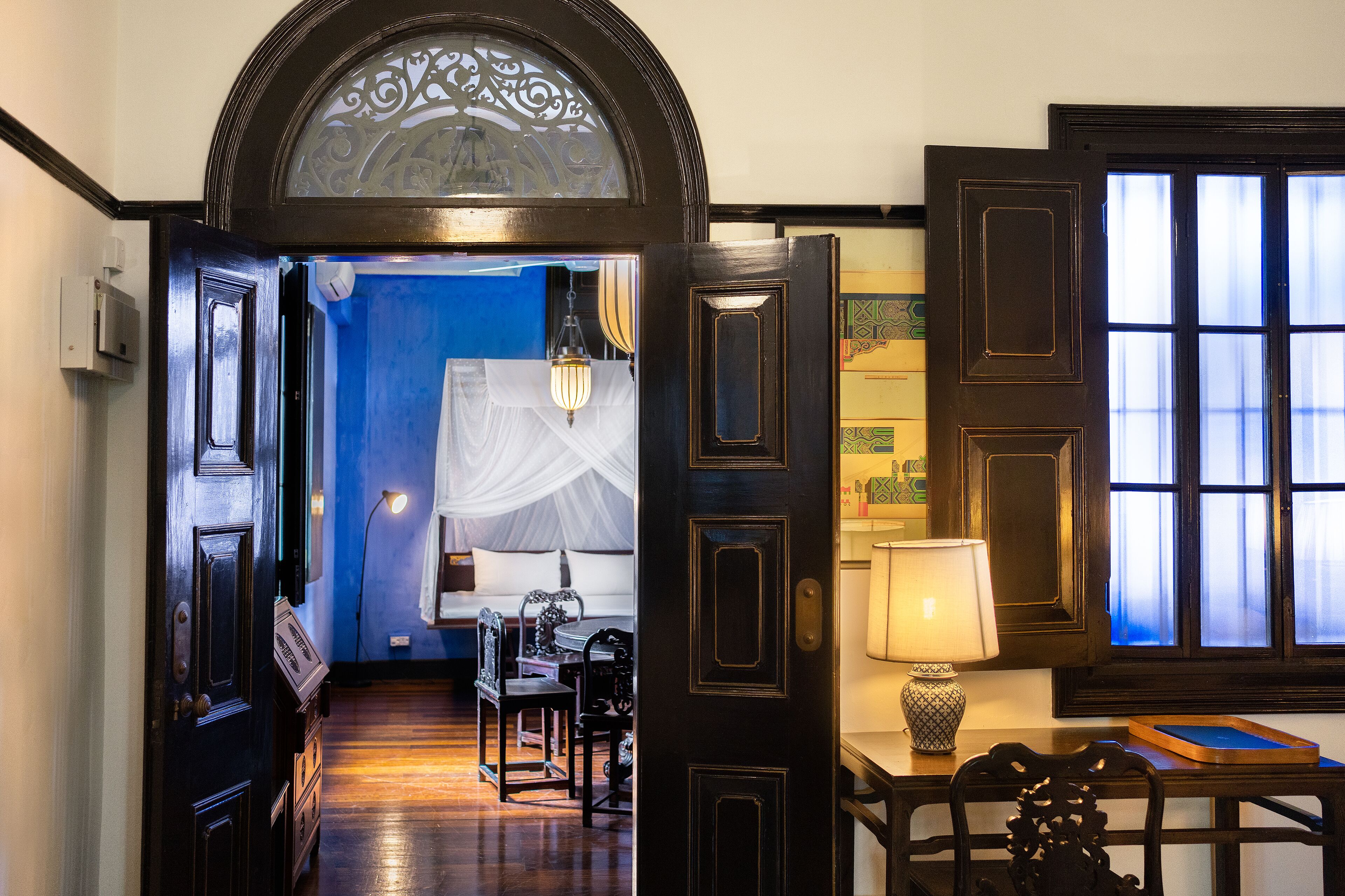 han triple suite | living area | 42-inch led tv with satellite channels, tv, netflix