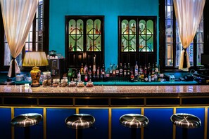 Cocktail bar