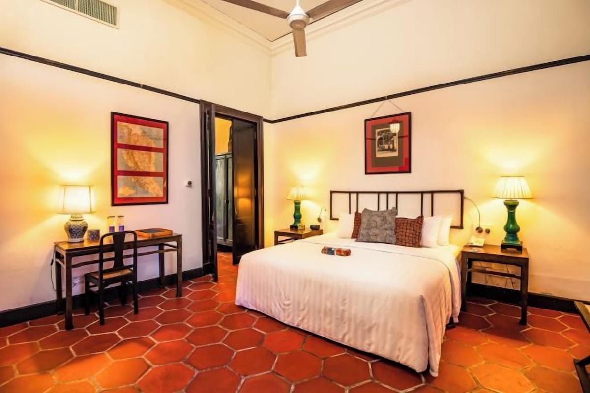 Down comforters, pillowtop beds, minibar (free items), in-room safe