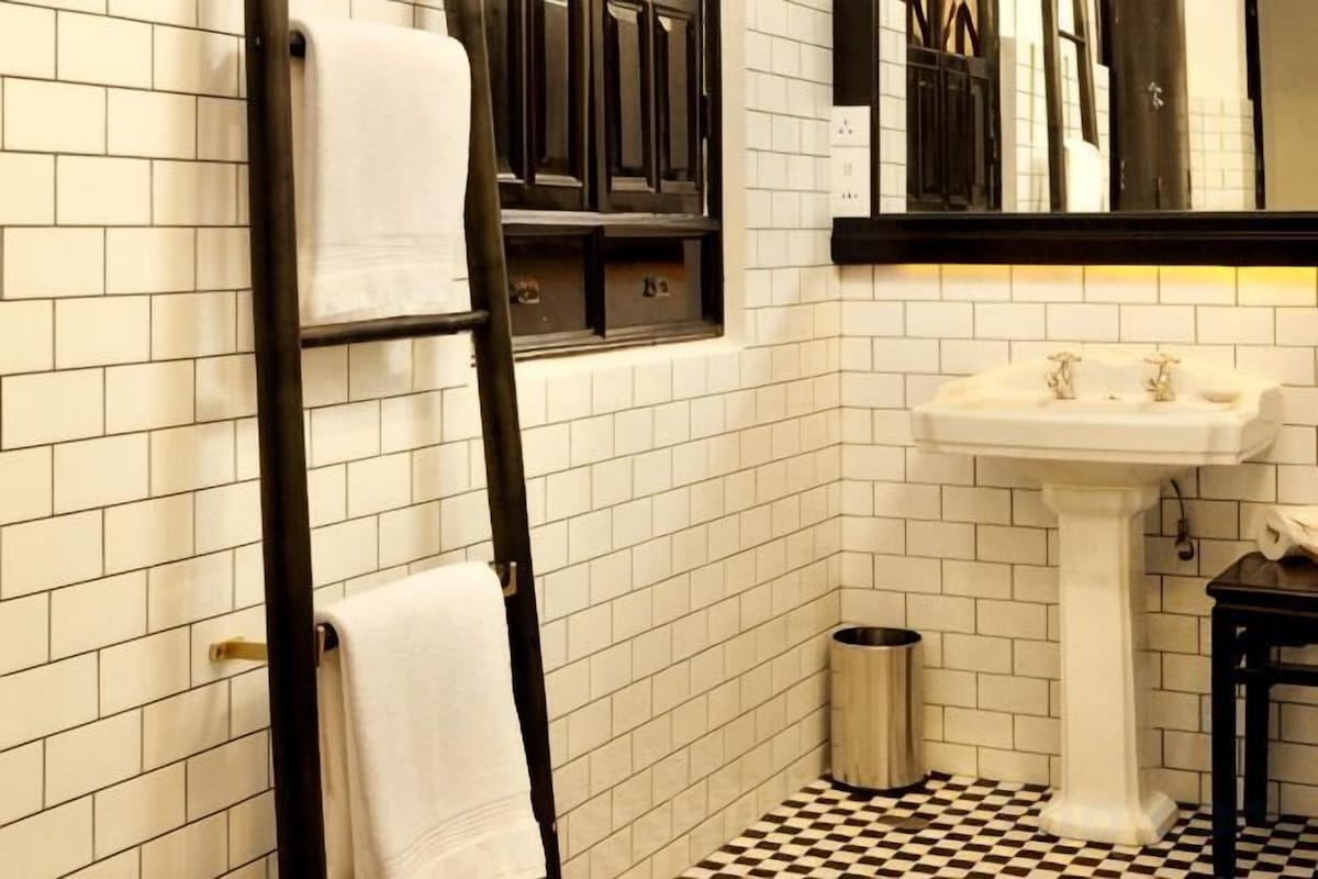 Bathroom | Separate tub and shower, rainfall showerhead, free toiletries
