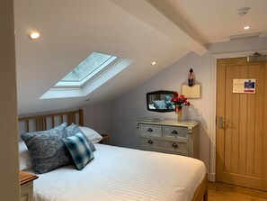 Dobbeltrom – deluxe (Room 6) | Lydisolert, wi-fi (inkludert) og sengetøy