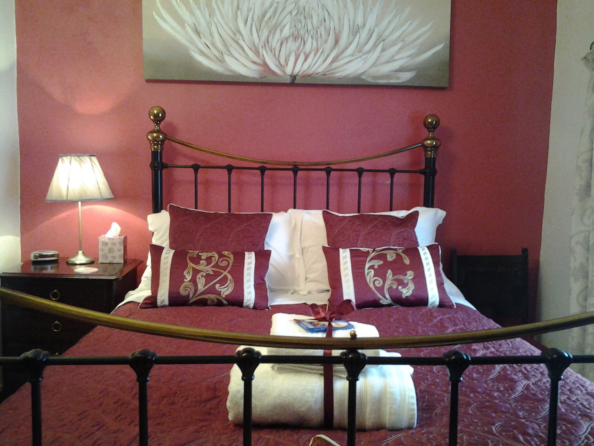 Premium bedding, desk, iron/ironing board, free WiFi