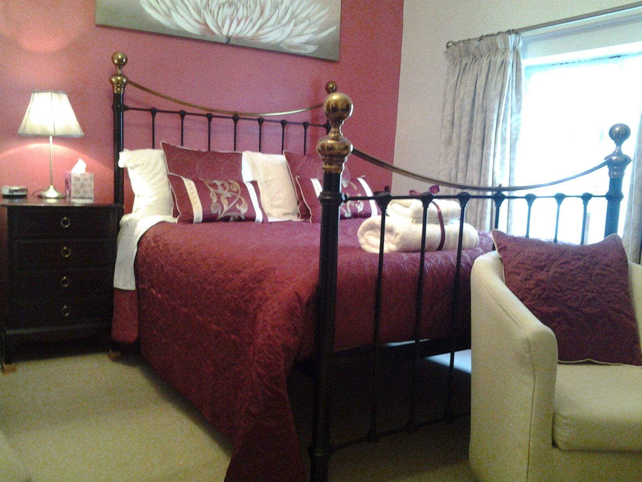 Literie de qualité supérieure, bureau, fer et planche à repasser