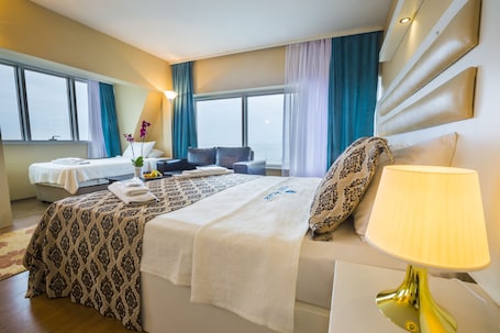 Standard Twin Room | Water view. Arsen Hotel