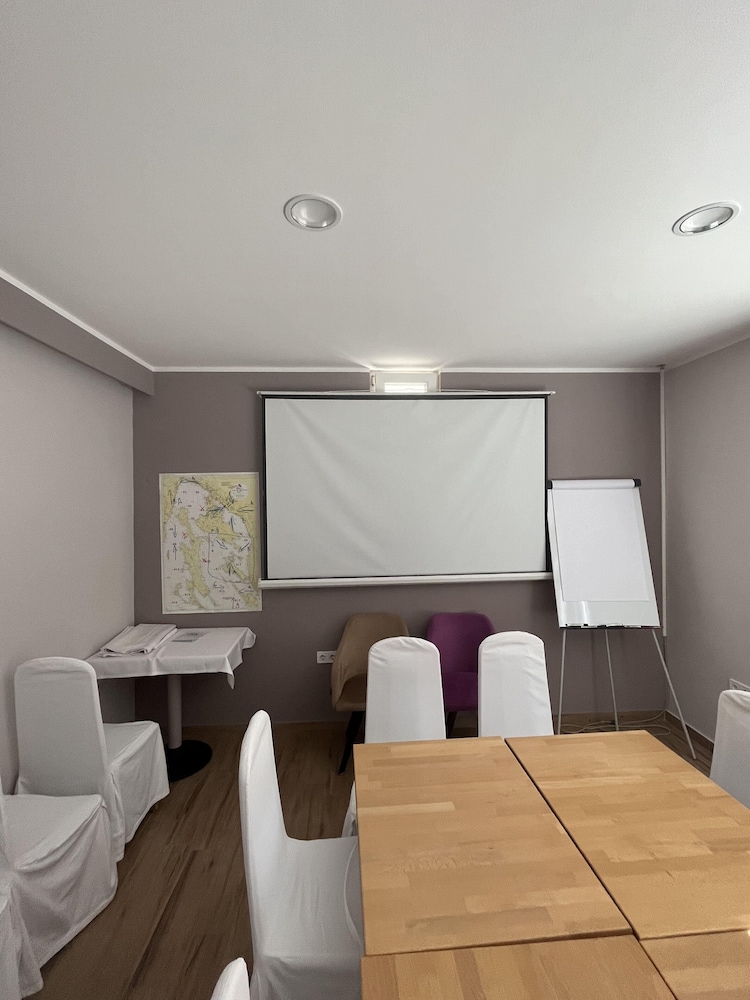 Hotel Galija by null