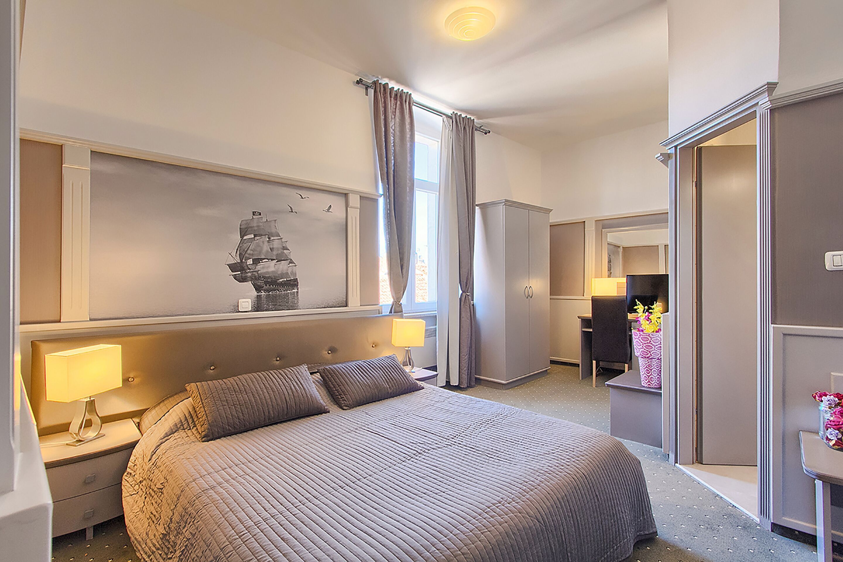 Minibar, in-room safe, individually decorated, individually furnished