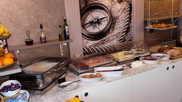 Petit déjeuner buffet (15 EUR par personne)