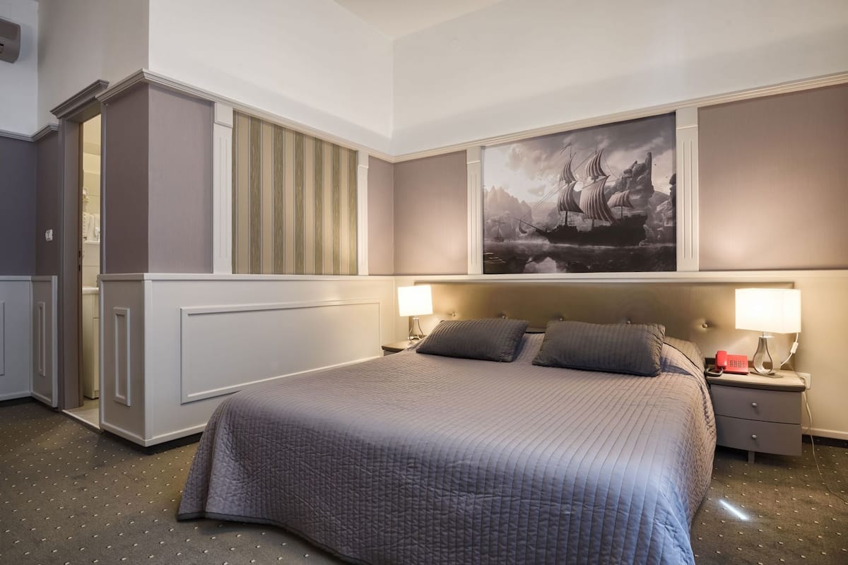 Minibar, in-room safe, individually decorated, individually furnished