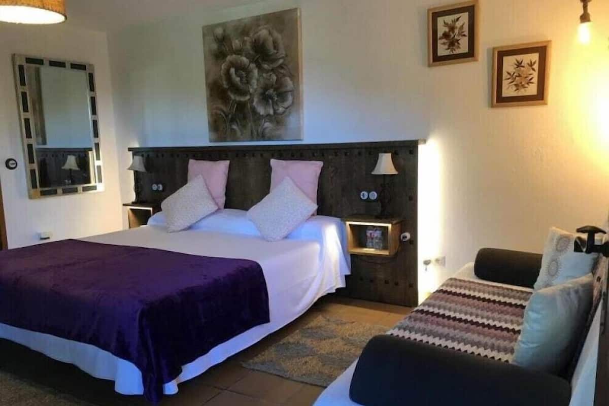 Premium bedding, minibar, soundproofing, WiFi (free)