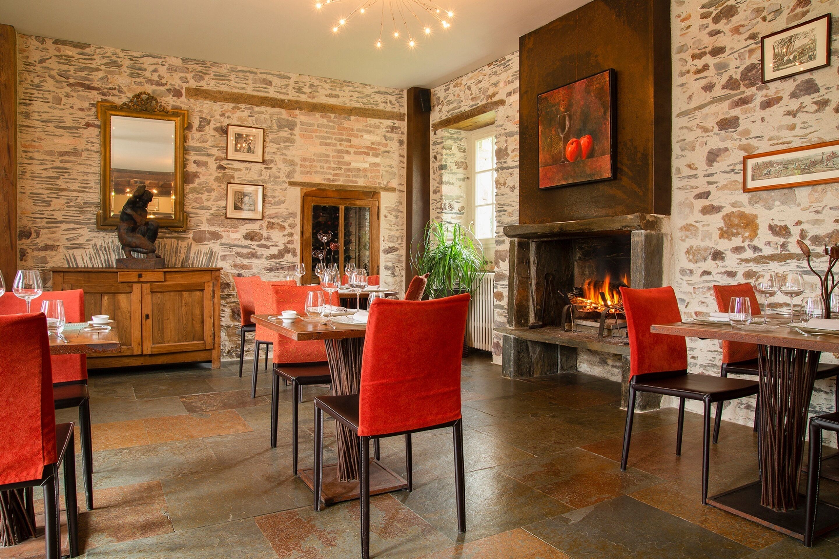 lunch, dinner served; french cuisine, garden views