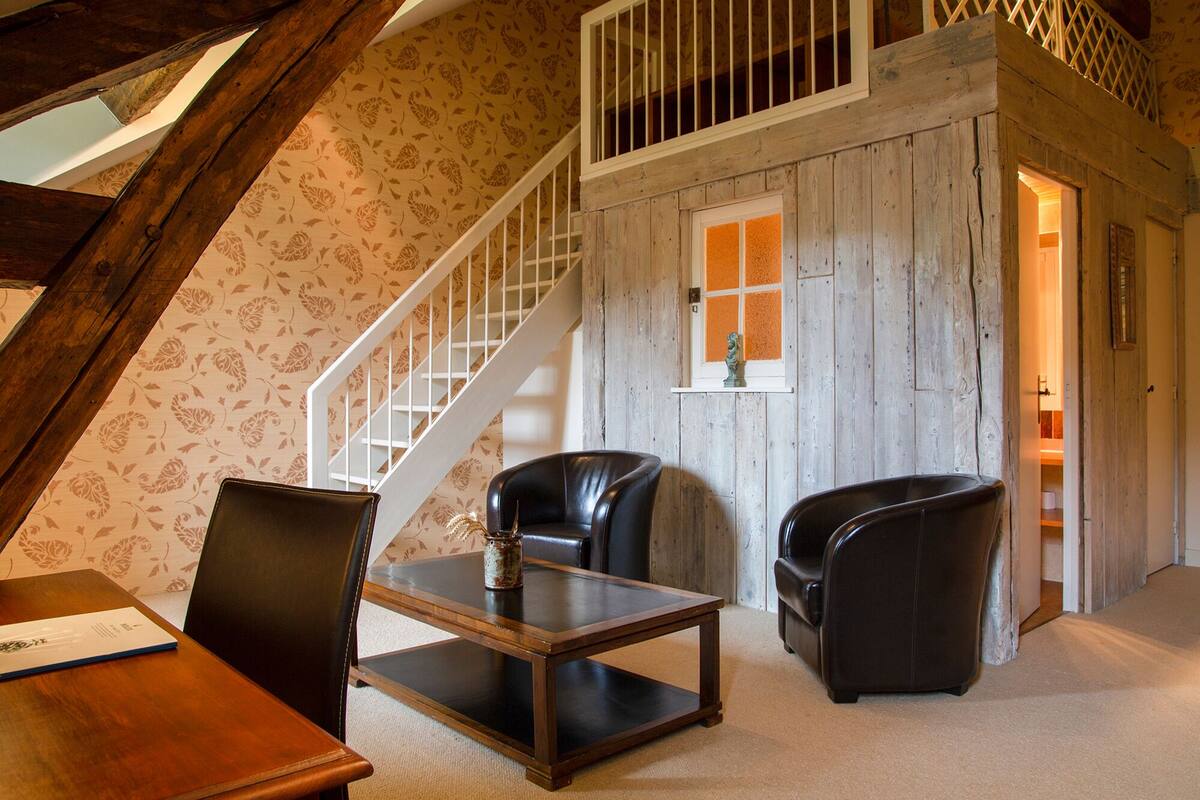 Junior Suite, Bathtub, Park View | Individually decorated, free WiFi
