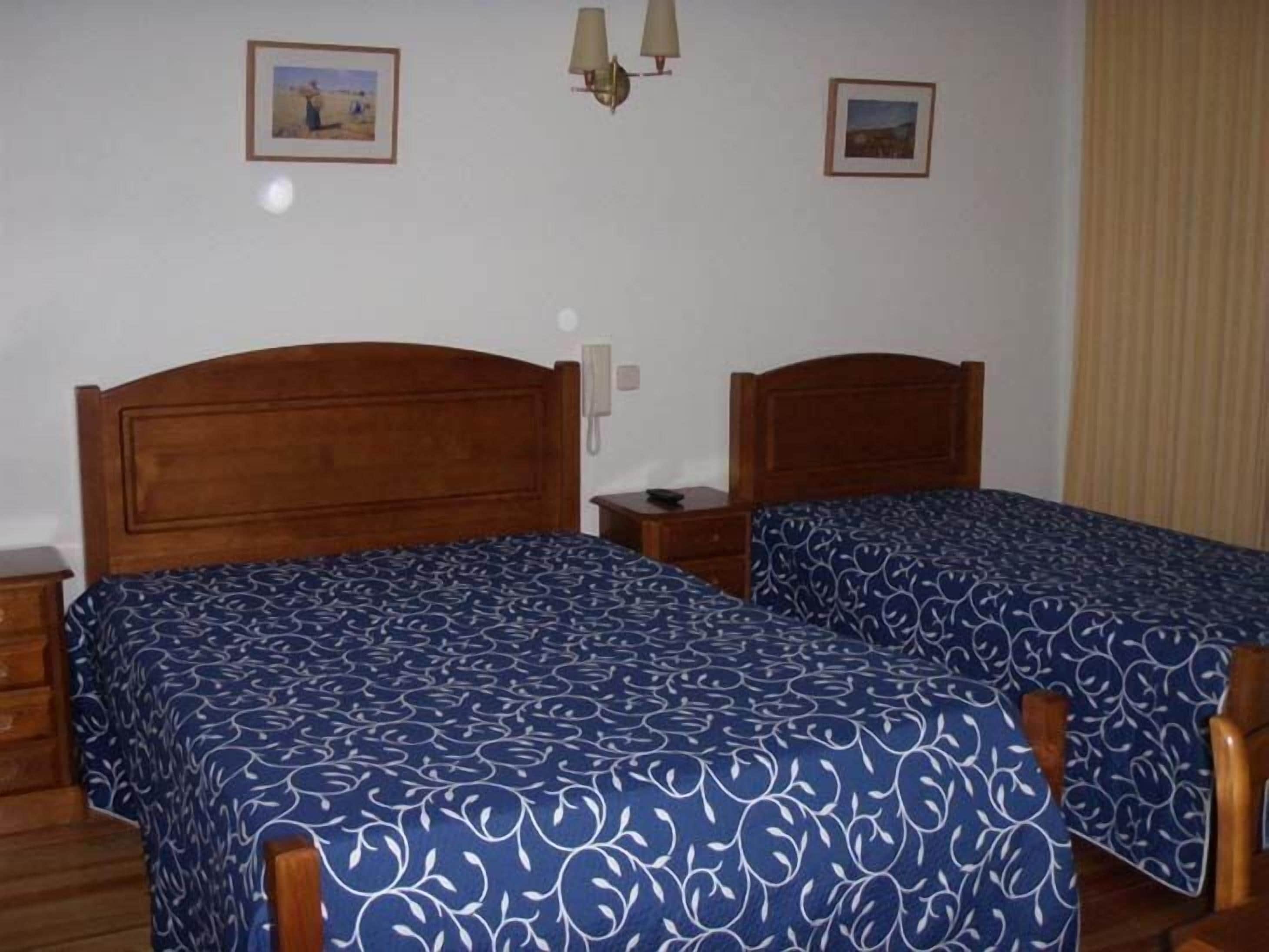 트리플룸 | 필로우탑 침대, 객실 내 금고, 책상, 무료 유아용 침대