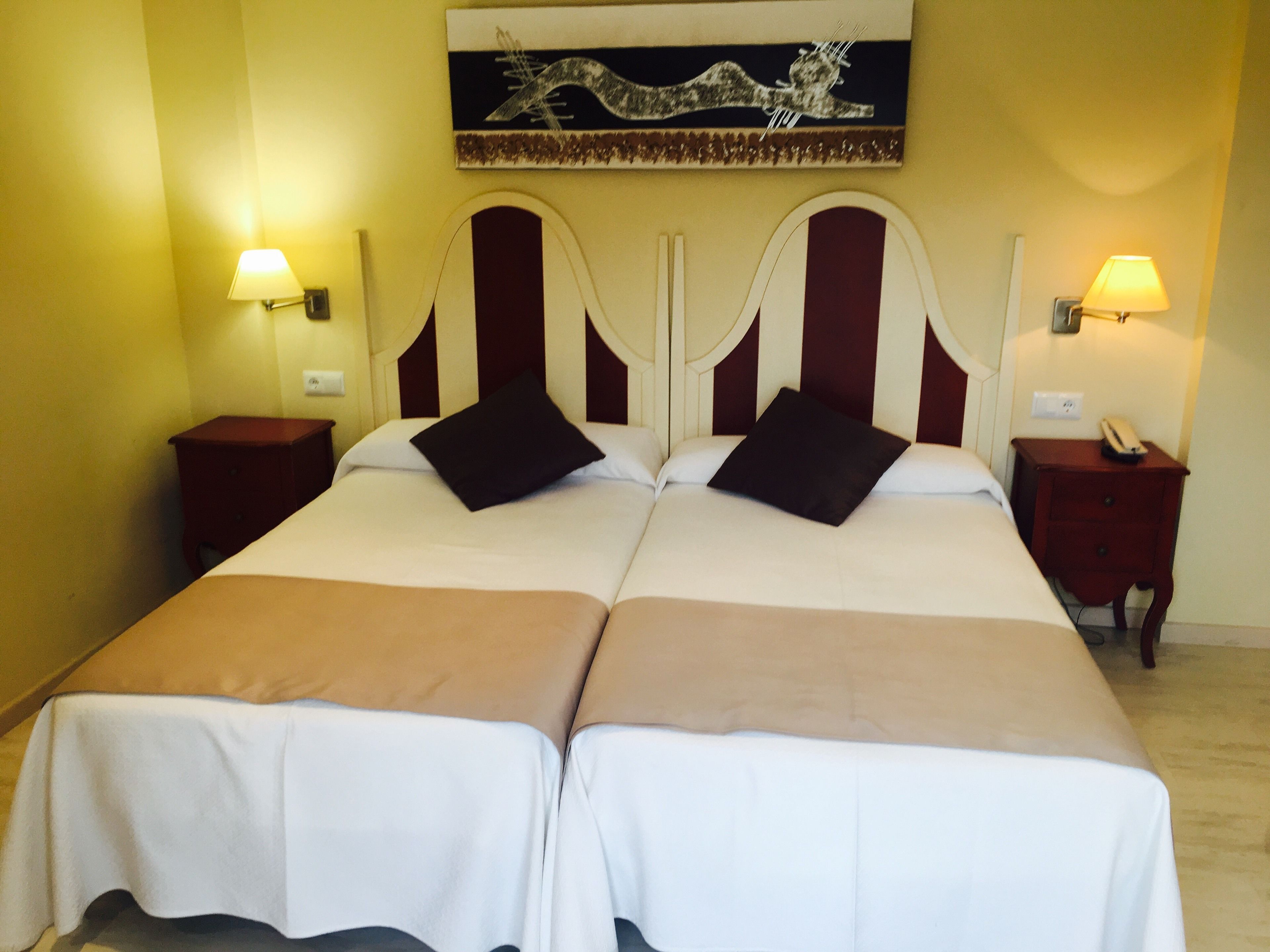 double or twin room | desk, laptop workspace, free wifi, bed sheets