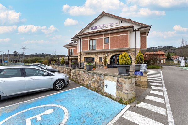 Street view - Hotel Valle de Cabezón (Cabezon de la Sal)
