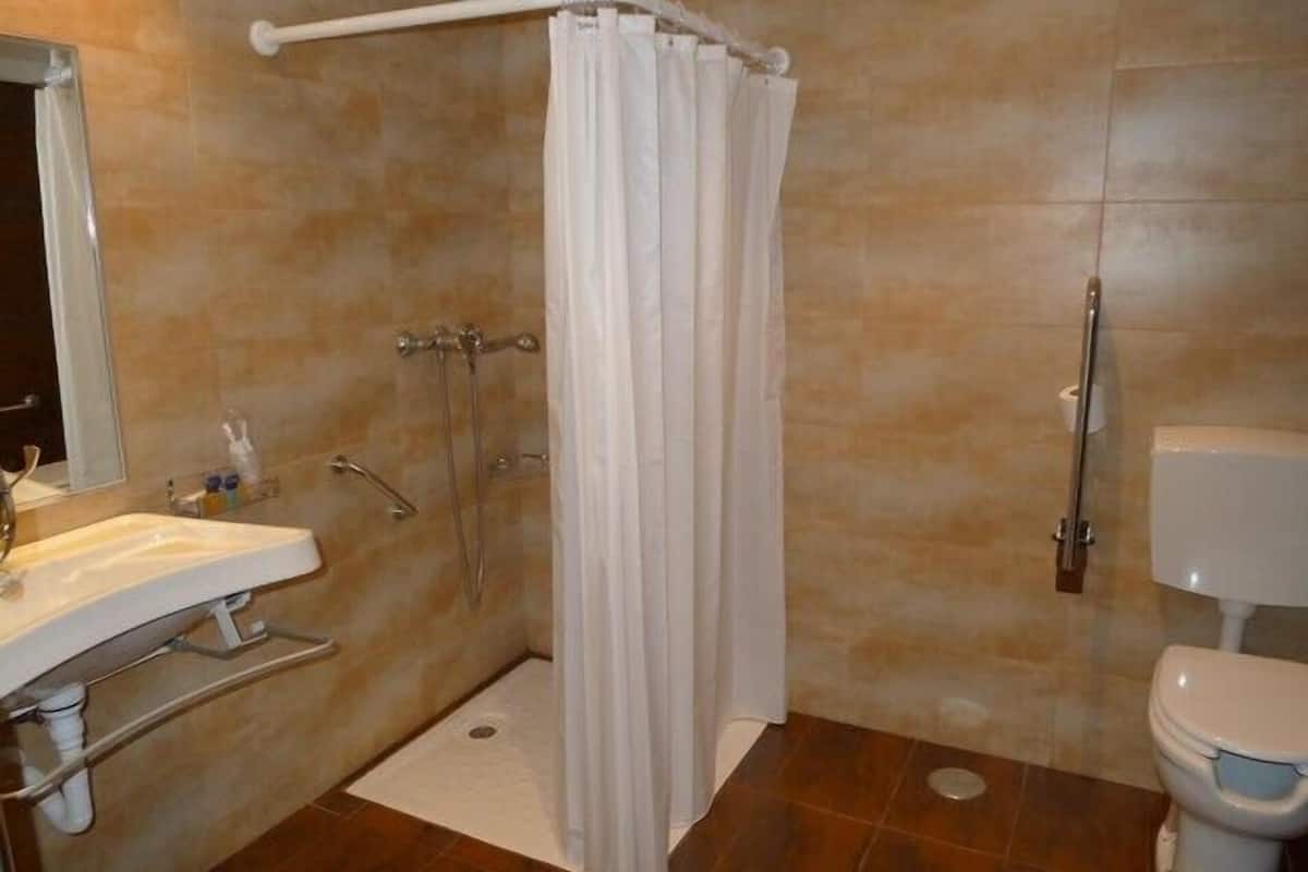combined shower/bathtub, deep-soaking bathtub, free toiletries, bidet