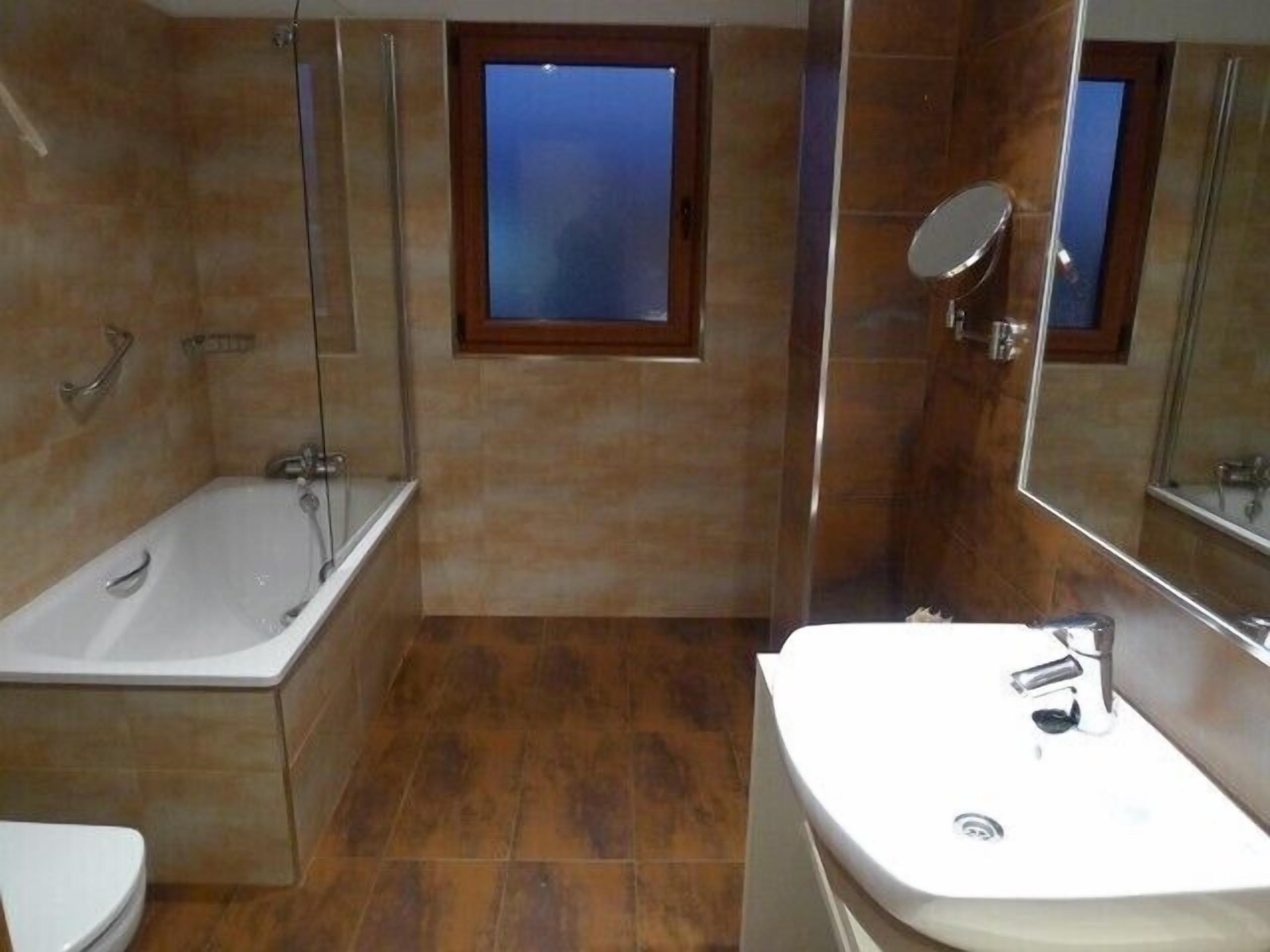 double or twin room | deep-soaking bathtub