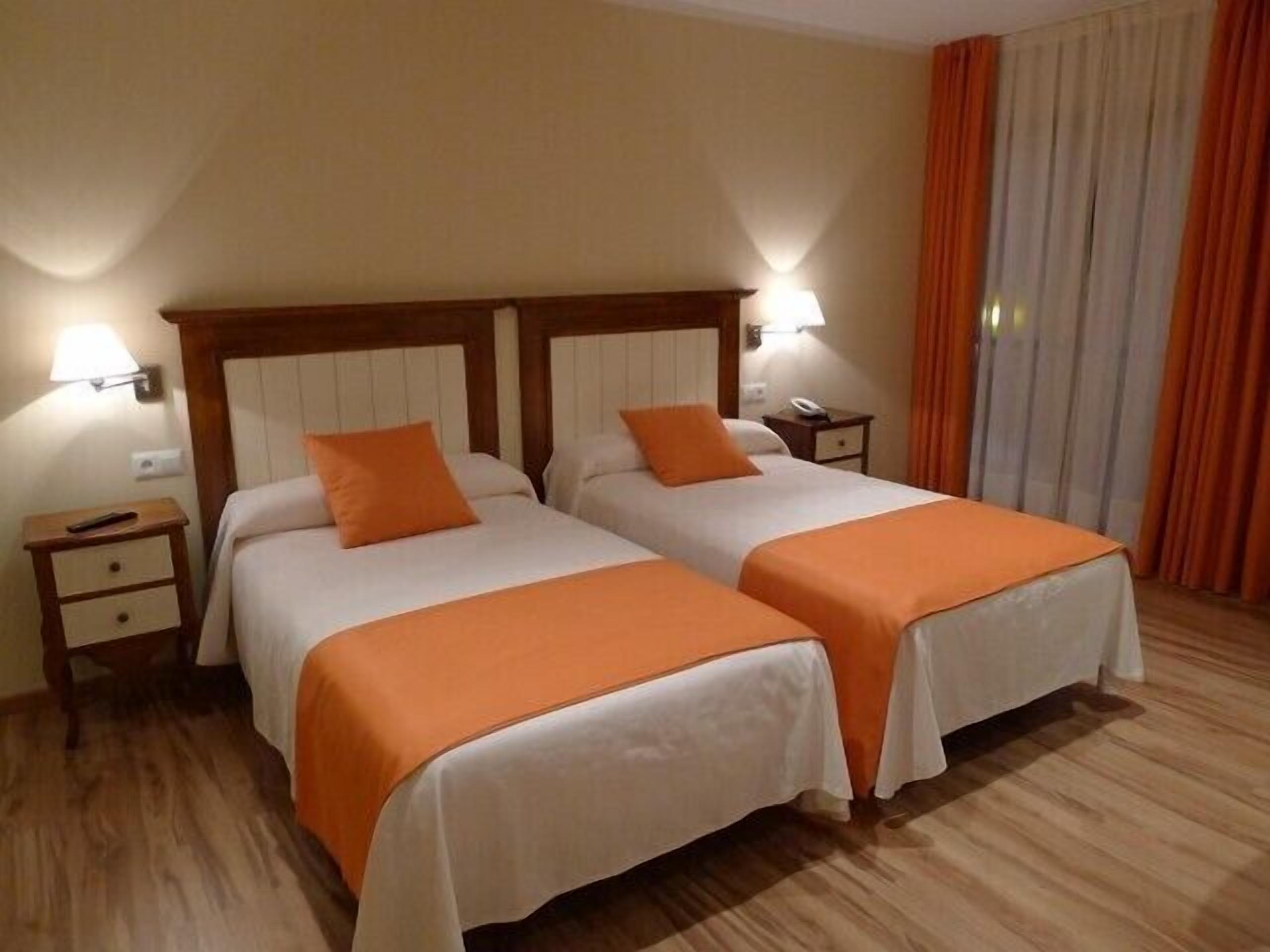 double or twin room | desk, laptop workspace, free wifi, bed sheets