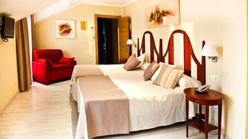 Tripla Standard | Una scrivania, postazione laptop, Wi-Fi gratuito, lenzuola