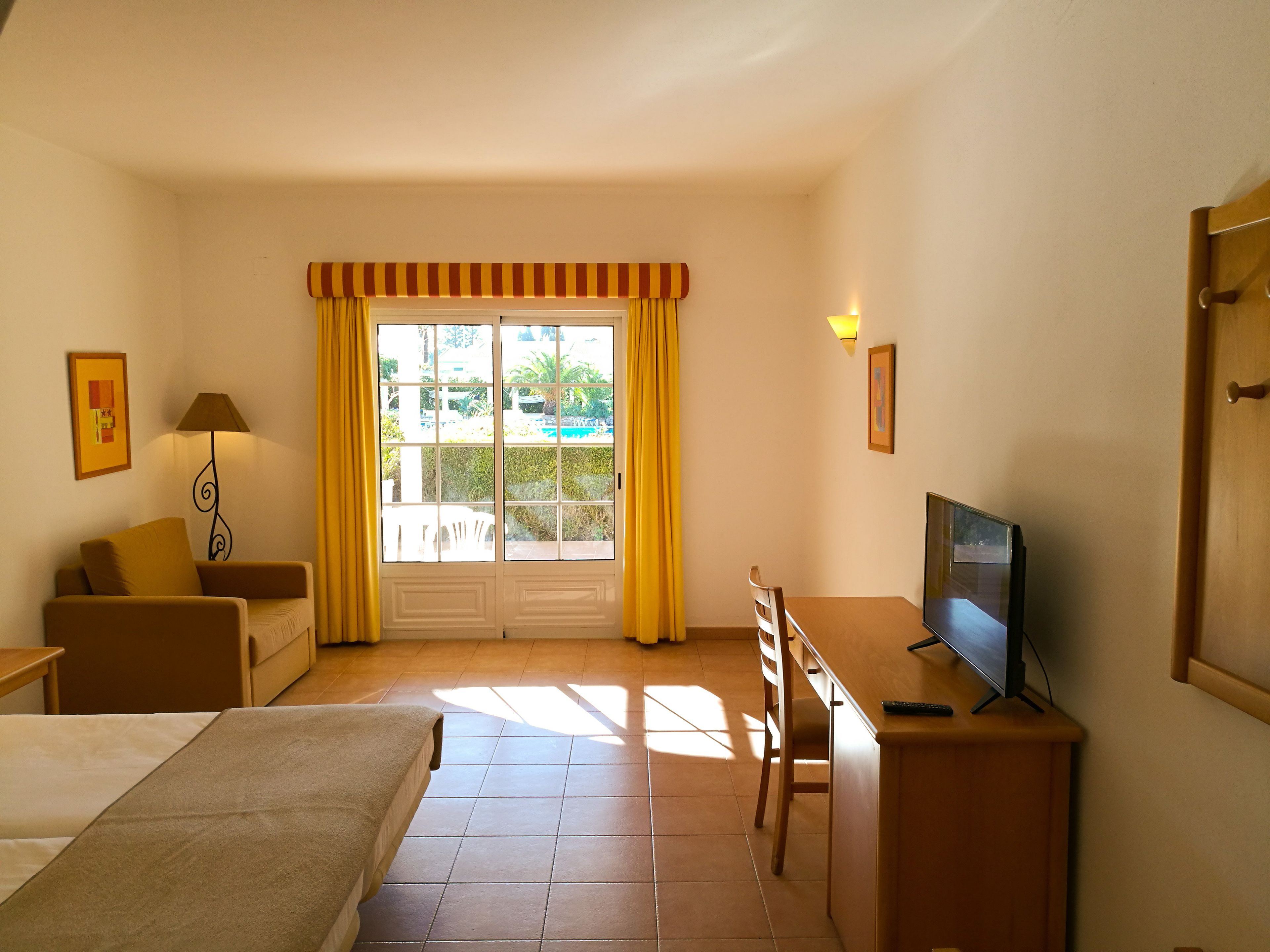 1 bedroom, minibar, desk, laptop workspace