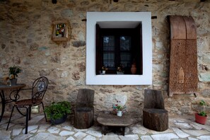 Courtyard - Guest House - To Archontiko (Xanthi)