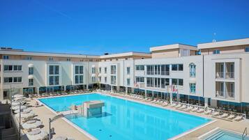 3 indoor pools, 2 outdoor pools, sun loungers